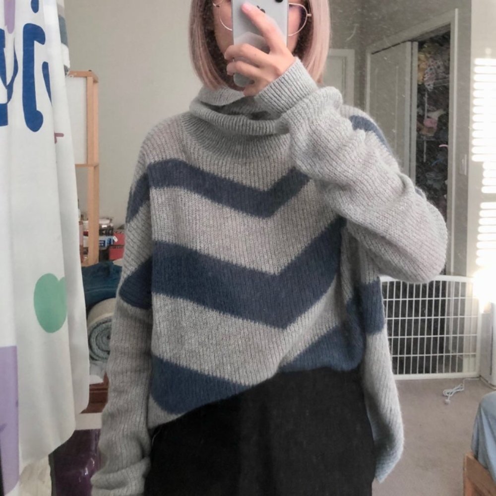 Abercrombie and Fitch Grey ad Blue striped sweater